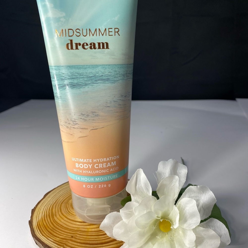 Blue Bath and Body Works MidSummer Dream Moisturizing Lotion